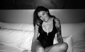 irresistible-milf-posing-in-sexy-black-lingerie-on-the-bed