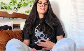 Sensuous stepsis provides handjob and footjob services